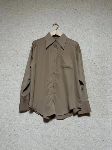 에모다 여성용 새틴 블라우스 광택 블라우스 논아이론 블라우스