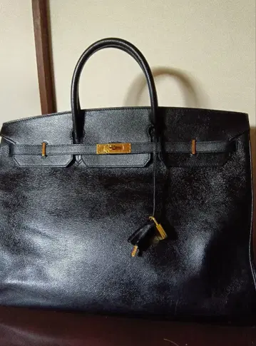 이탈리아 현지 구매 이탈리아제 블랙 가죽 토트백 골드 금장 장식 포함