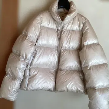 유니클로 울트라 라이트 샤이니 M 베이지