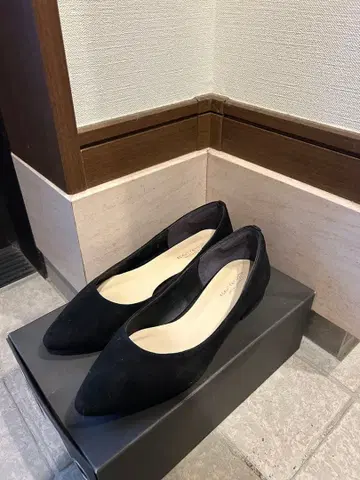 뷰티 앤 유스 유나이티드 애로우즈 펌프스