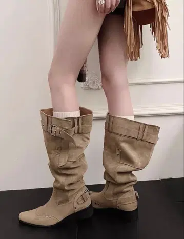 버클 달린 베이지 롱 부츠