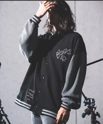 NOISESCAPE 맨투맨 바시티 자켓