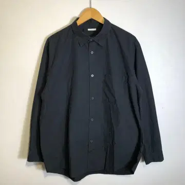 블랙 긴팔 셔츠