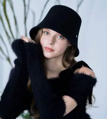 울 버킷햇 블랙 화이트