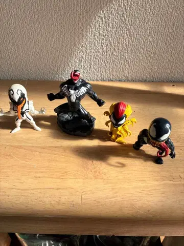 베놈 피규어 4체 세트