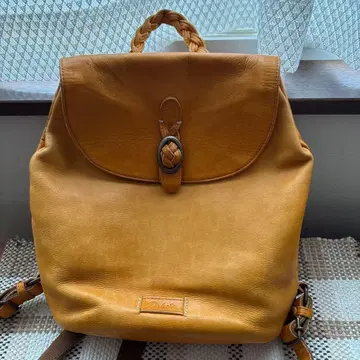 Dakota 카멜 가죽 백팩