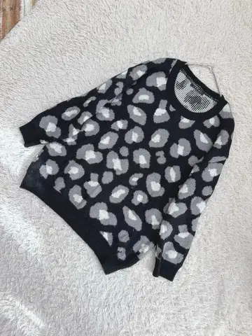 INGNI 잉그 레오파드 무늬 니트 스웨터 애니멀 무늬