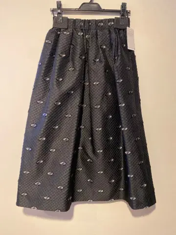 새상품 미사용 블랙 무늬 스커트 36 사이즈