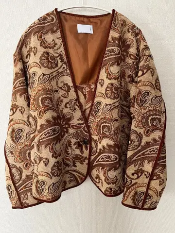 KBF 페이즐리 무늬 노카라 자켓