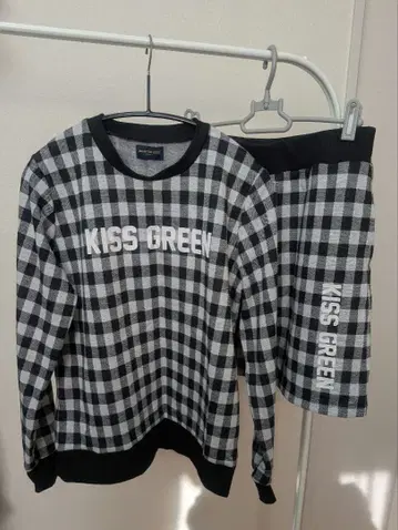 KISS GREEN 체크 무늬 맨투맨 세트