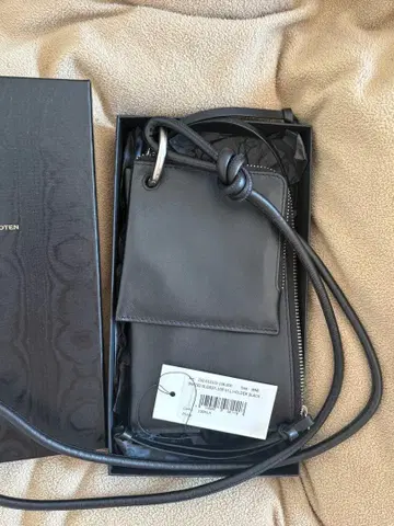 드리스 반 노튼 숄더 파우치