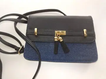 데님 투웨이백과 화이트 숄더백, 코사지