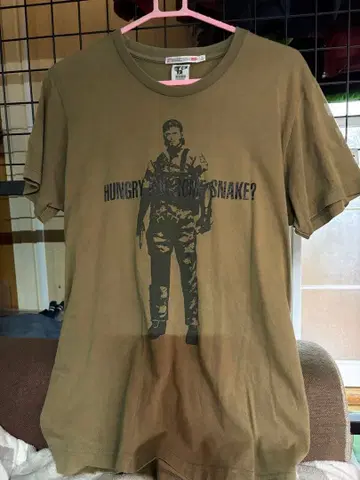 메탈기어 솔리드 UNIQLO 콜라보 T셔츠 사이즈 L