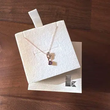 핑크 골드 목걸이 2개의 보석 포함