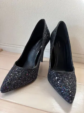 [컨디션 최상] RANDA 블랙 글리터 하이힐