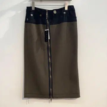 미사용품 PRIDE 프라이드 이소재 카키 타이트 스커트 사이즈 40