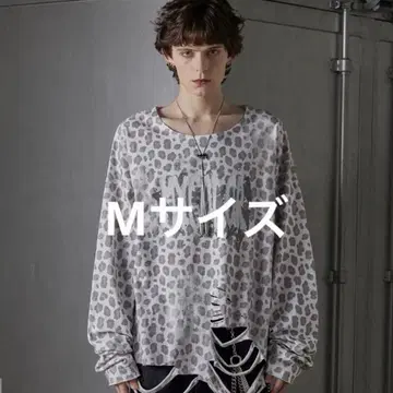 GRANCY 올 패턴 큐빅 그래픽 롱 T 화이트 계열 M