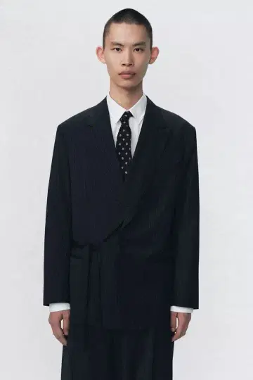 ZARA x SOSHIOTSUKI 핀스트라이프 패턴 수트 블레이저