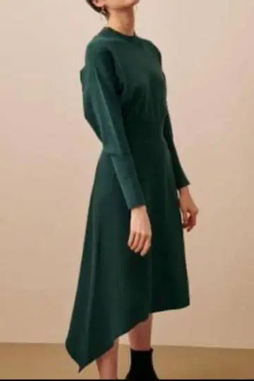 러그나문 불규칙 밑단 니트 원피스 M 새상품 정가 13000엔