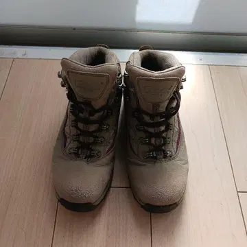 등산화 트레킹 슈즈 베이지 24.5cm
