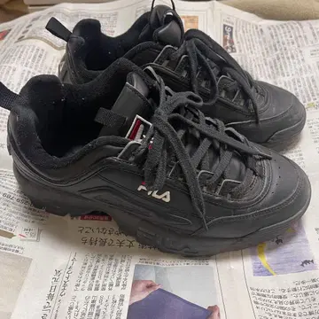 FILA 블랙 스니커즈 통굽 디스럽터 24.5cm