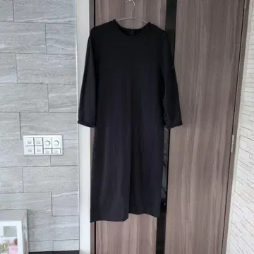 네이비 긴팔 무릎 기장 원피스