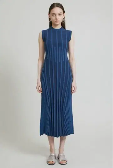 CINOH 슬리브리스 니트 원피스 블루