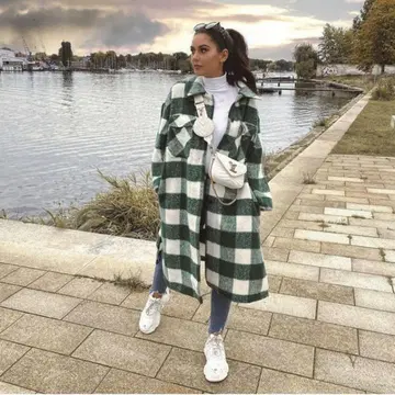 그린과 화이트 체크 무늬 오버 사이즈 자켓