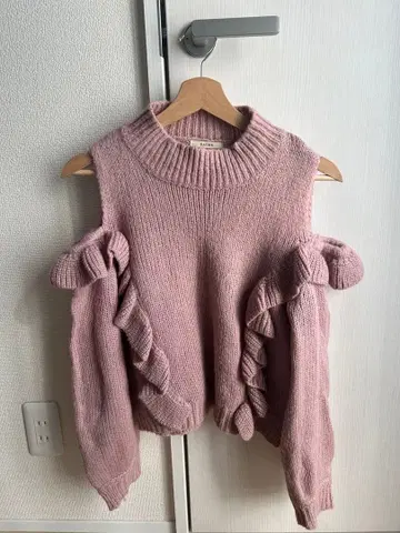 EATME 프릴 오프숄더 니트