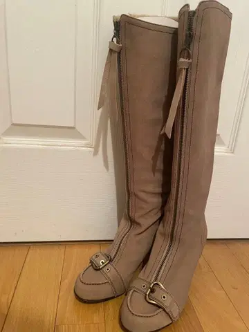 긴자 카네마츠 베이지 롱 부츠 24.5 미사용 새상품