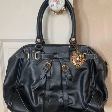 블랙 핸드백 하트 모양 참 포함