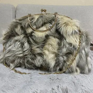 퍼 핸드백 그레이와 크림