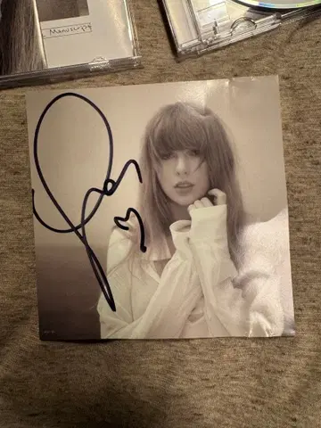 Taylor Swift 사인 포함 CD