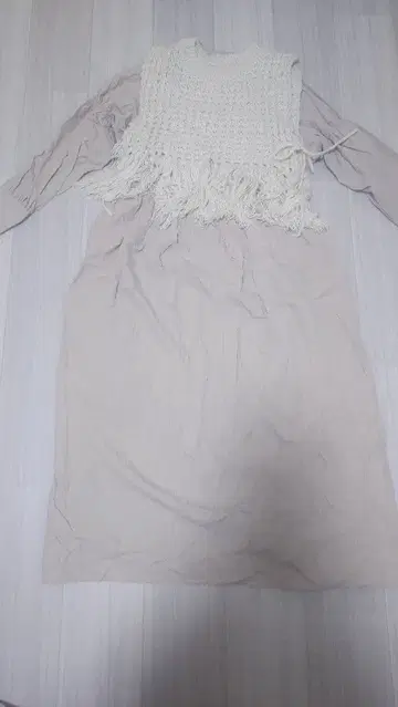 Lugnoncure 롱 원피스와 니트 베스트 세트