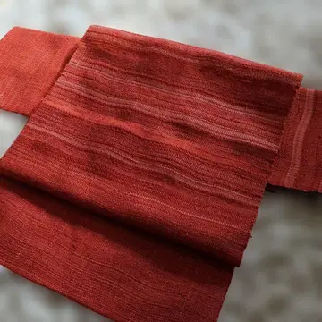 아름다운 직물 진홍색 명주 오비