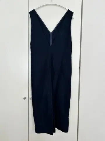 STUNNNG LURE V넥 원피스 네이비