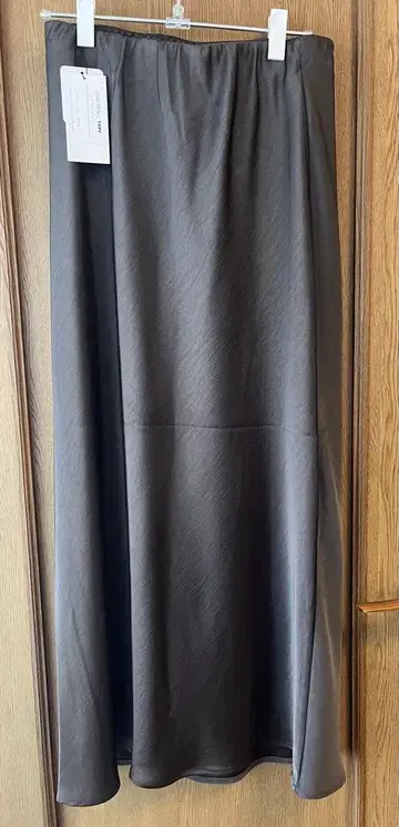 [ 새상품 미사용 택 포함 ] 차오패닉 티피 스타일업 새틴 스커트