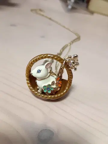 ANNA SUI 토끼 목걸이