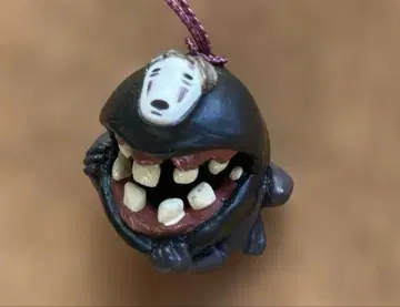 센과 치히로의 행방불명 카오나시 스트랩 키링 방울 잇몸