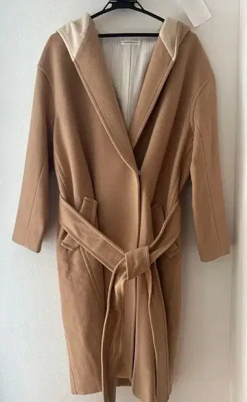 미착용 페이턴 플레이스 후드 부착 베이지 롱 코트 빅 사이즈