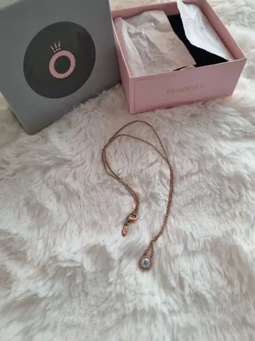 판도라 로즈 골드 크리스탈 목걸이