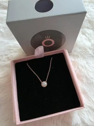 판도라 로즈 골드 크리스탈 목걸이