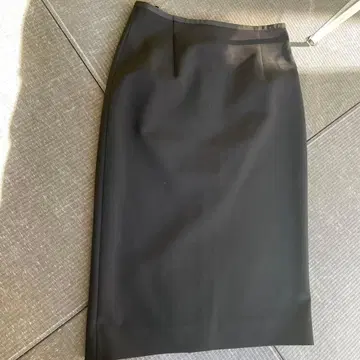 유나이티드 애로우즈 블랙 타이트 스커트 무릎 기장