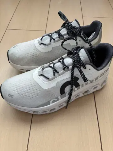 새상품급 정품 On 스니커즈 클라우드 몬스터 24 25센 온 화이트