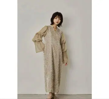 niana 디자인 슬리브 샤기 드레스 베이지