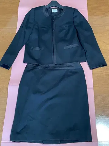 자유구 블랙 정장 세트 (자켓, 스커트)