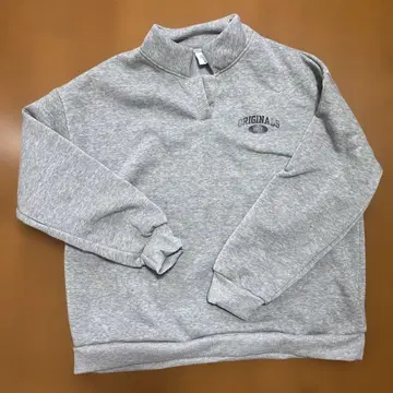 그레이 트레이닝복과 팬츠 세트