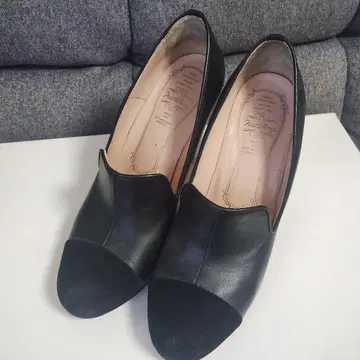 KariAng 카리아 블랙 x 레드 가죽 펌프스 size23.5