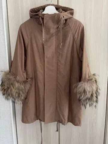 PINCEAU 베이지 후드 부착 모즈 코트