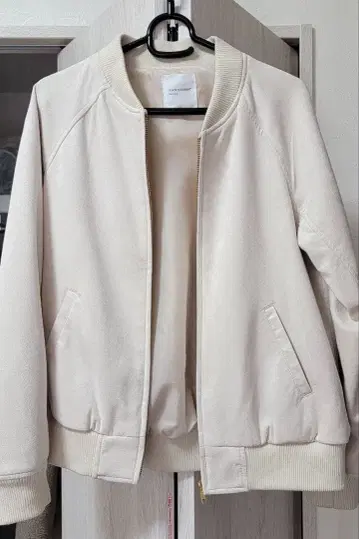 BACK NUMBER 노카라 자켓 M 사이즈 크림색